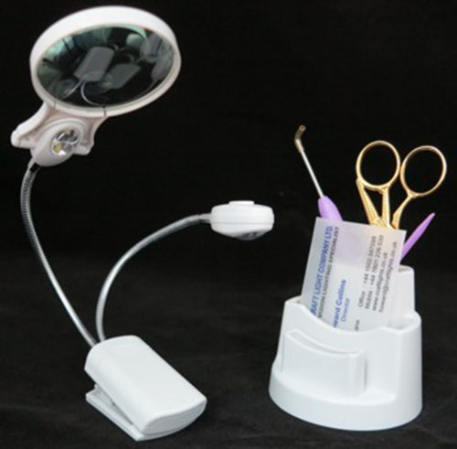 RUBY2 3 X MAGNIFICATION BATTERY OPERATED CLIP ON / STANDING DAYLIGHT MAGNIFYING  LAMP.